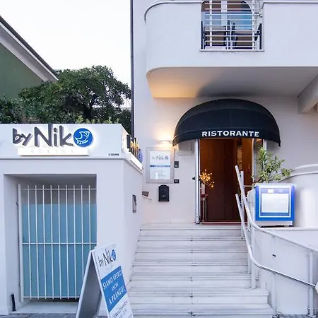 特拉扎玛可尼斯巴玛尼酒店